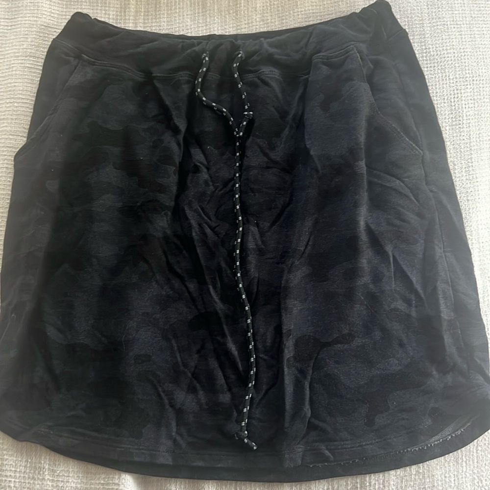 Sundry for Evereve camo skirt
